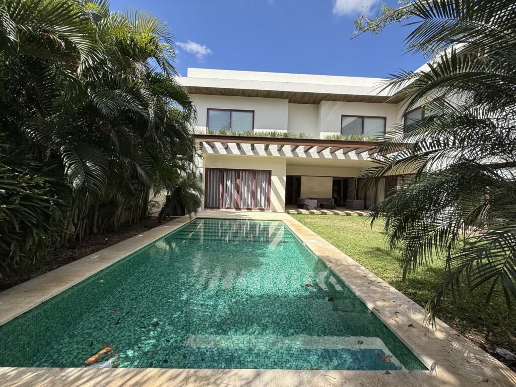 CASA EN VENTA EN MANANTIALES DE COCOYOLES