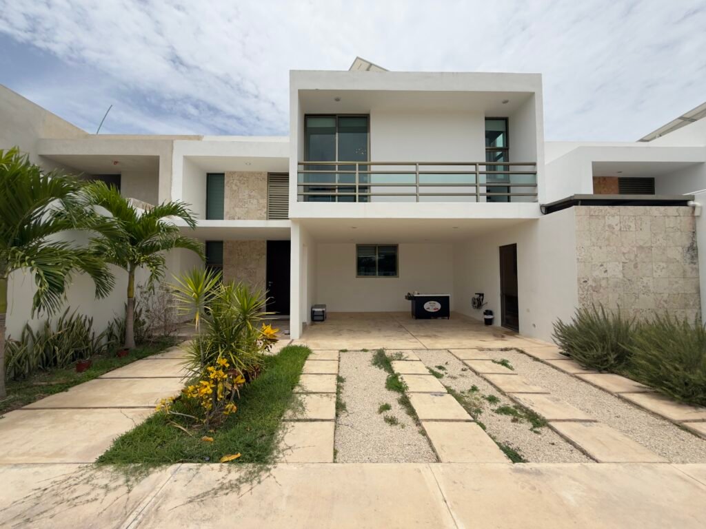 casa en venta con paneles solares en conkal